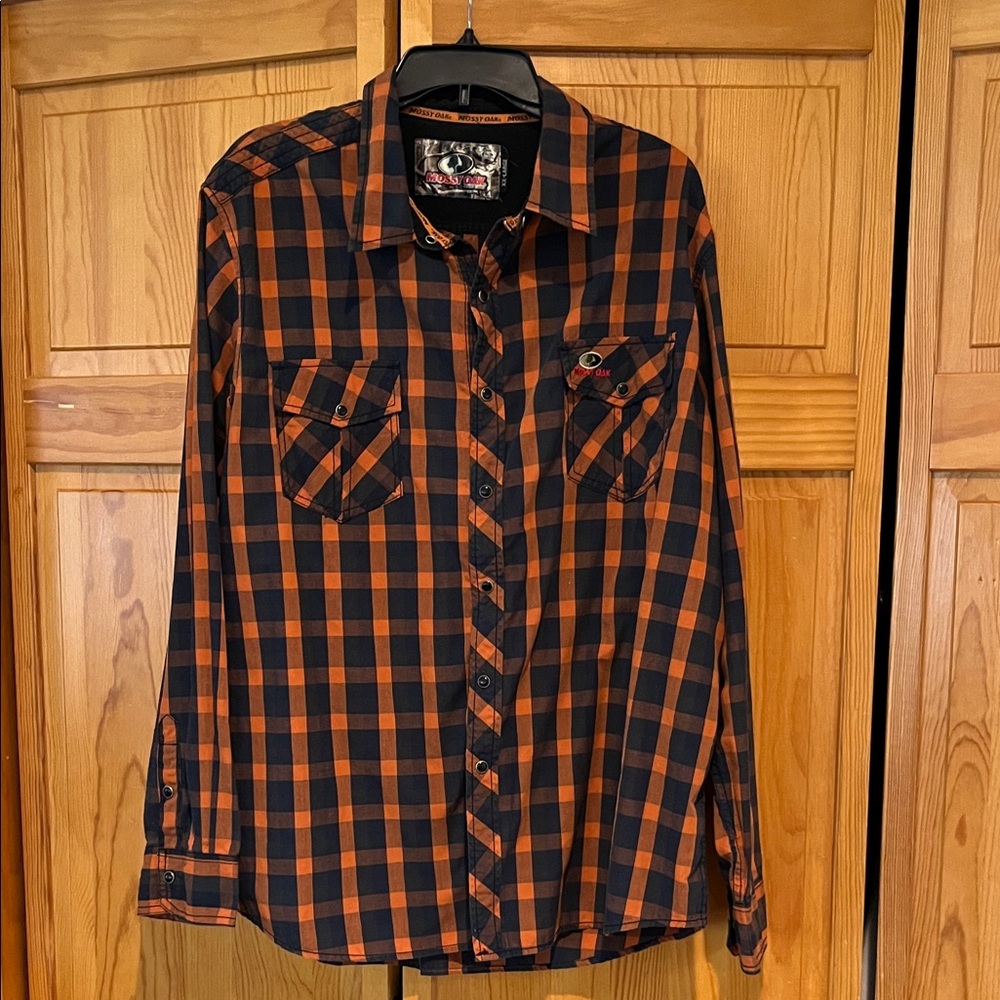 Mossy Oak Orange and Black Casual Button Down Shirt